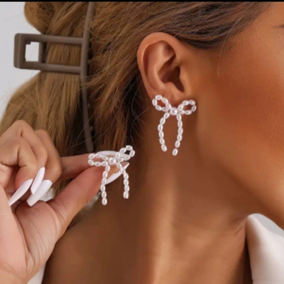 Boutique Jewelry - Pearl Promise Earrings